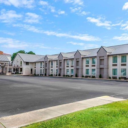 Comfort Inn Petersburg Near Fort Gregg-Adams Buitenkant foto