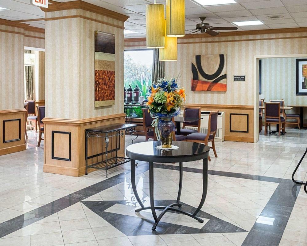 Comfort Inn Petersburg Near Fort Gregg-Adams Buitenkant foto