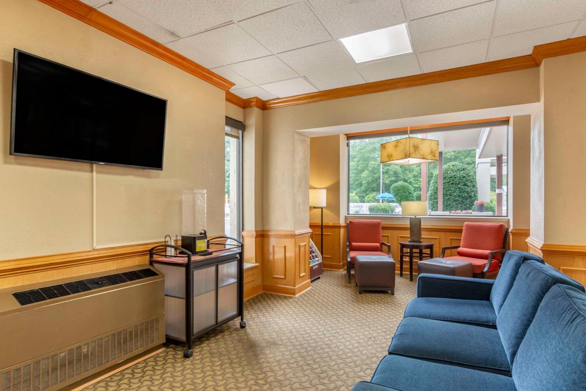 Comfort Inn Petersburg Near Fort Gregg-Adams Buitenkant foto