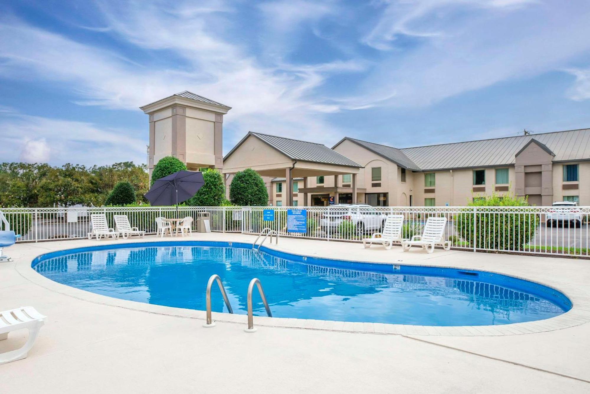 Comfort Inn Petersburg Near Fort Gregg-Adams Buitenkant foto
