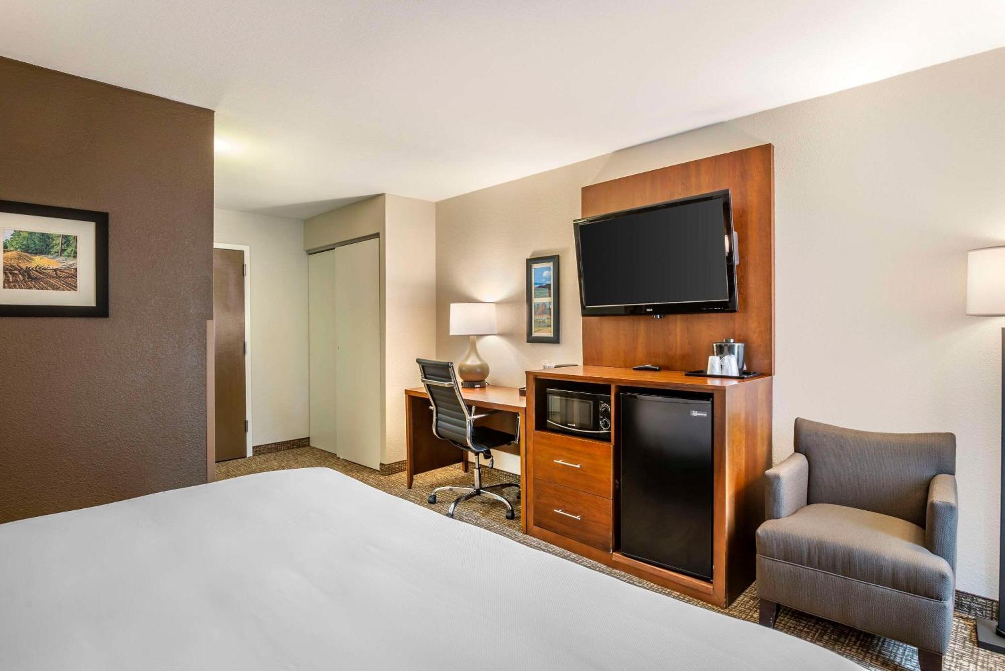 Comfort Inn Petersburg Near Fort Gregg-Adams Buitenkant foto