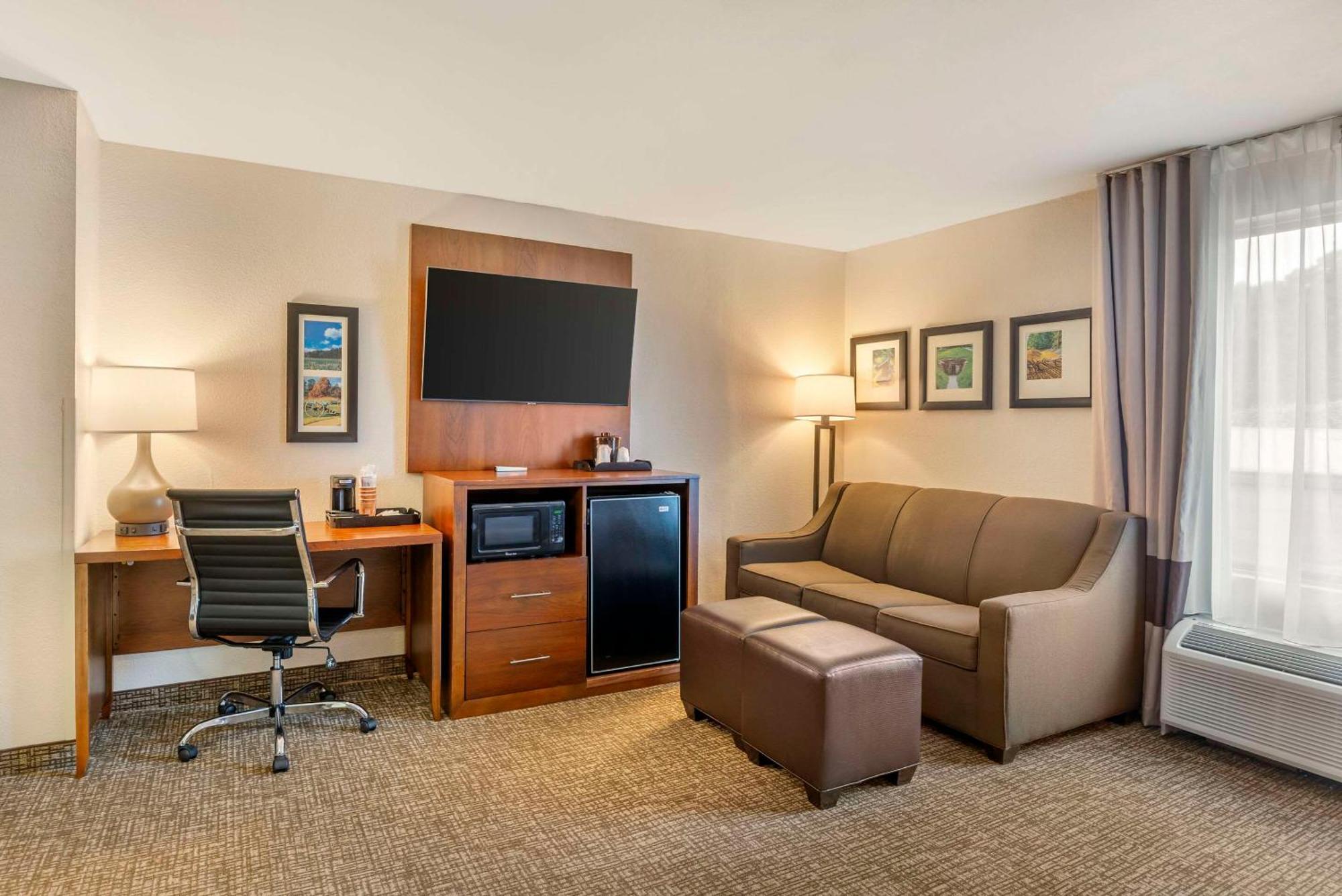 Comfort Inn Petersburg Near Fort Gregg-Adams Buitenkant foto