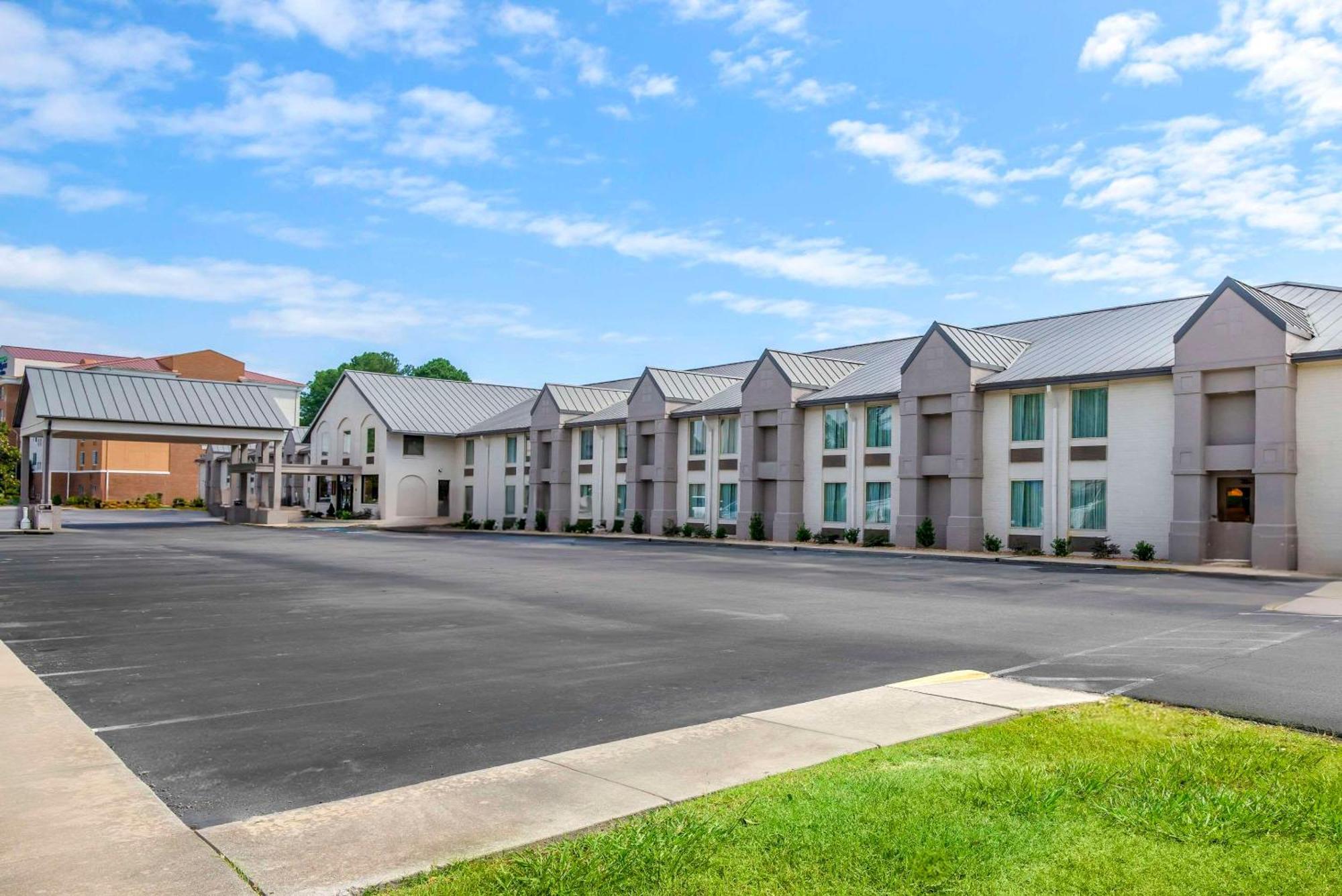 Comfort Inn Petersburg Near Fort Gregg-Adams Buitenkant foto