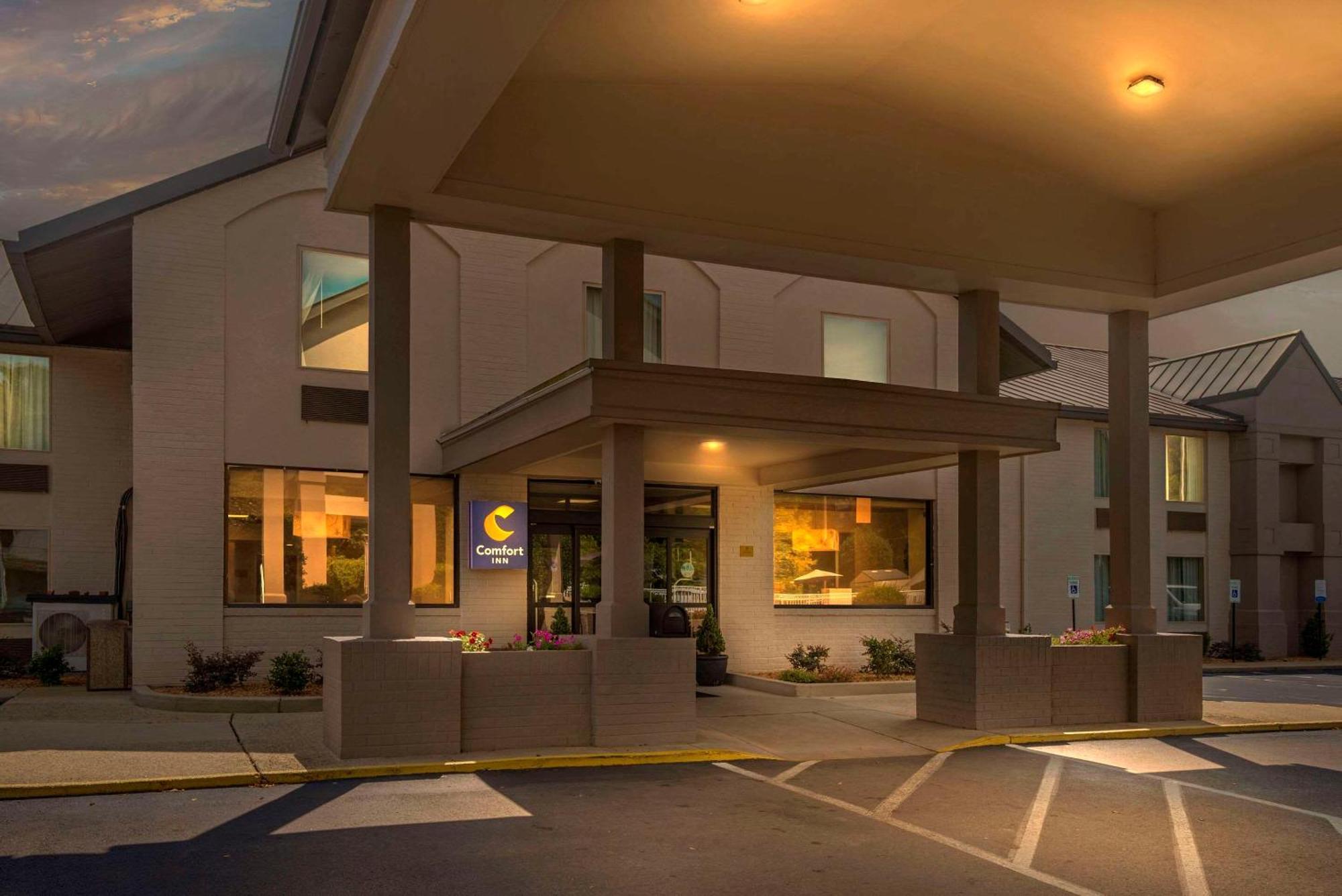 Comfort Inn Petersburg Near Fort Gregg-Adams Buitenkant foto
