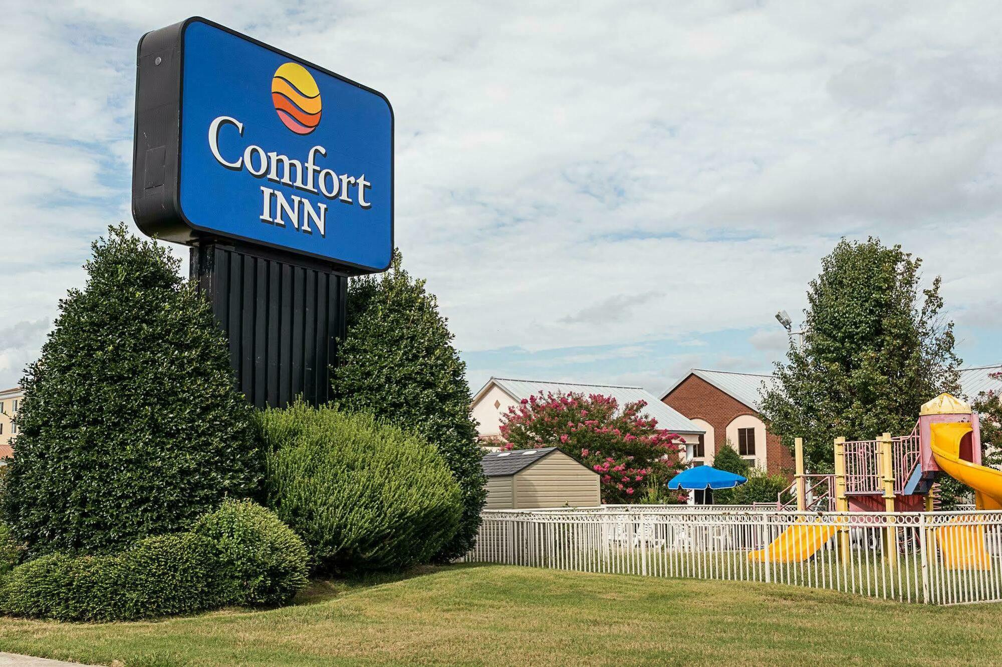 Comfort Inn Petersburg Near Fort Gregg-Adams Buitenkant foto