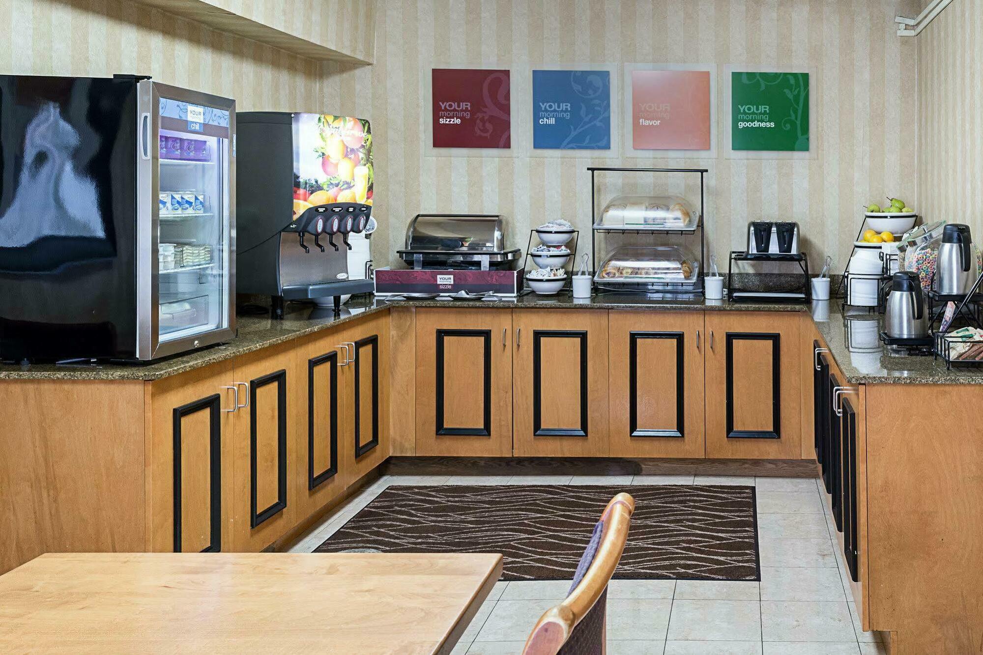 Comfort Inn Petersburg Near Fort Gregg-Adams Buitenkant foto