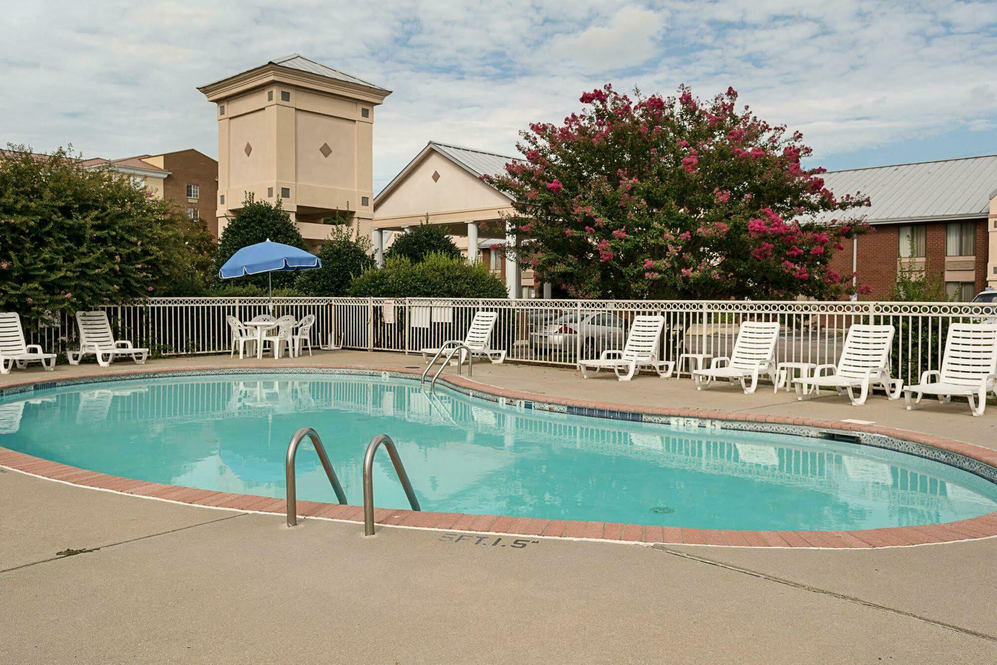 Comfort Inn Petersburg Near Fort Gregg-Adams Buitenkant foto
